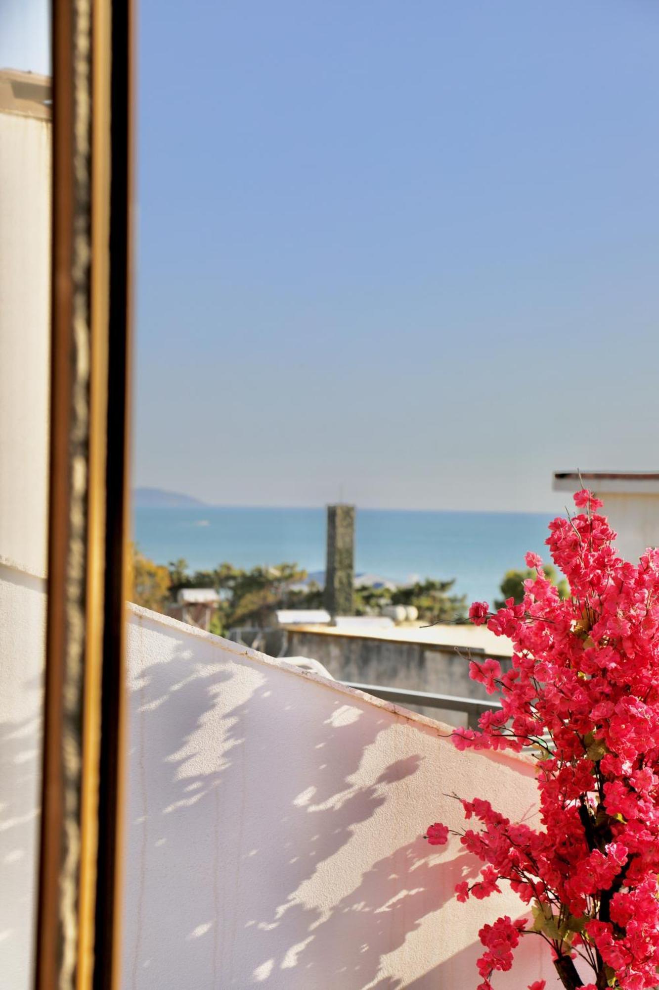 Sea View Apartments Golem  Luaran gambar